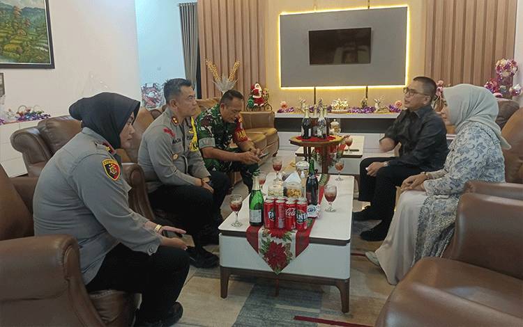 Sekda Pulpis Open House Natal, Dihadiri Pj Bupati dan Kepala Dinas
