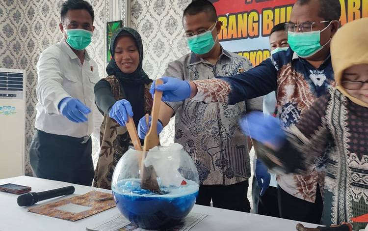 Polisi Palangka Raya Musnahkan 983,73 Gram Sabu, Dua Tersangka Masih Buron