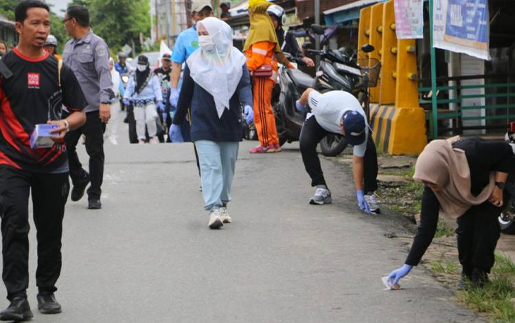 Sampah Menutupi Drainase di Pasar Patanak dan Kamis, Ini Imbauan Pj Bupati