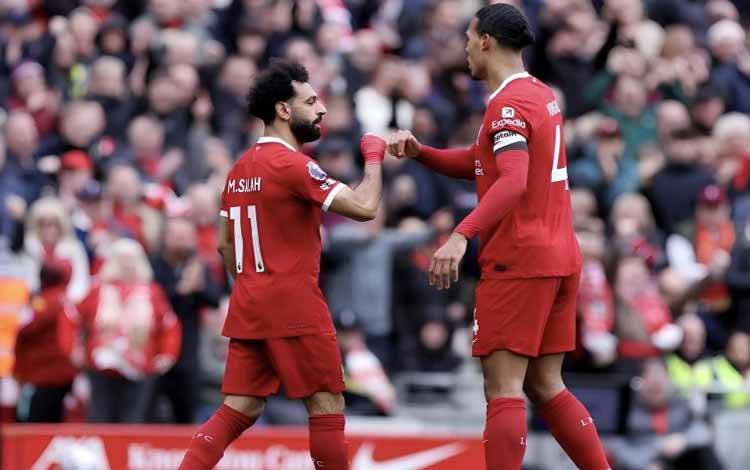 Salah Kembali Jadi Bintang, Liverpool Permalukan Manchester City 2-0