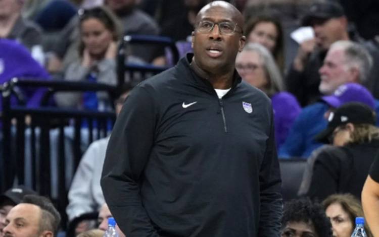 Kurang dari Separuh Musim, Sacramento Kings Pecat Pelatih Mike Brown