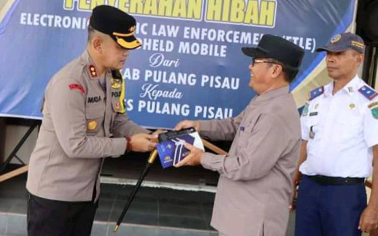 Pemkab Pulpis Hibahkan ETLE Handheld Mobile ke Polres
