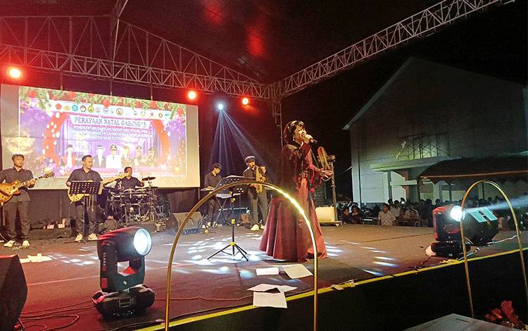 Perayaan Natal Pemkab Barito Timur Hadirkan Pendeta Yandi Manobe dan Artis Joy Tobing