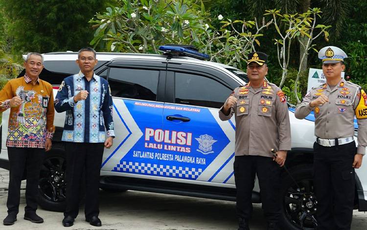 Pemko Serahkan Satu Unit Mobil Operasional untuk Polresta Palangka Raya