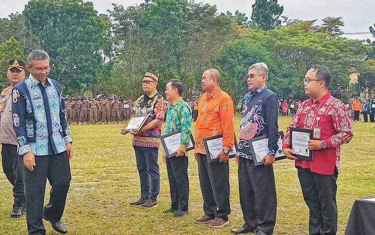 Pj Wali Kota Palangka Raya Apresiasi 6 Perangkat Daerah atas Prestasi Pelayanan Publik