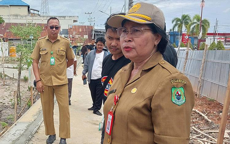 DLHK Kapuas Ajak Masyarakat Jaga Lingkungan Dengan Menanam Pohon