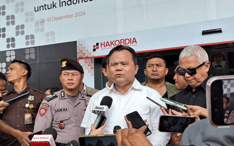 KPK Periksa Ronnie Sompie Soal Perlintasan Harun Masiku
