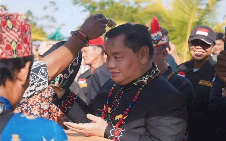 Bupati Kotim Tekankan Pentingnya Melestarikan Adat Istiadat Dayak