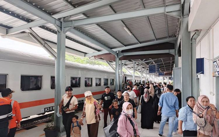 KAI Catat Lebih Dari 3 Juta Tiket Terjual Saat Libur Natal-Tahun Baru