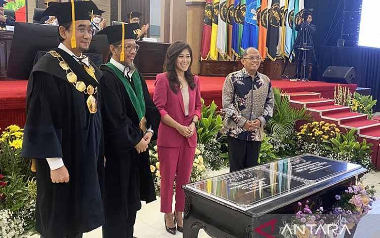 Menkomdigi Ingatkan Pengembangan AI Harus Kreatif & Bertanggung Jawab