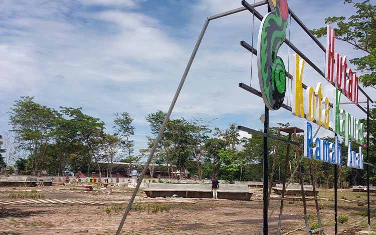 DLHK Kapuas Dorong Percepatan Penyelesaian Dua Proyek RTH