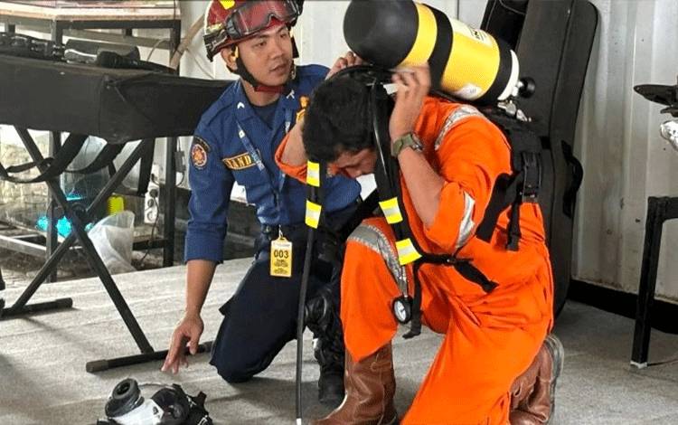 Disdamkarmat Barut Gelar Pelatihan dan Pemeriksaan Berkala APAR di PT PLN Enjiniring Plant Bangkanai