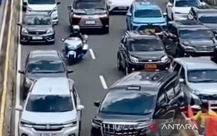 Mayor Teddy Beri Teguran atas Insiden Mobil Dinas RI 36 yang Viral