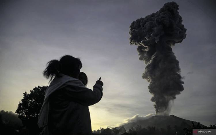 BNPB Estimasikan 3.000 Jiwa Warga Dievakuasi Akibat Erupsi Gunung Ibu