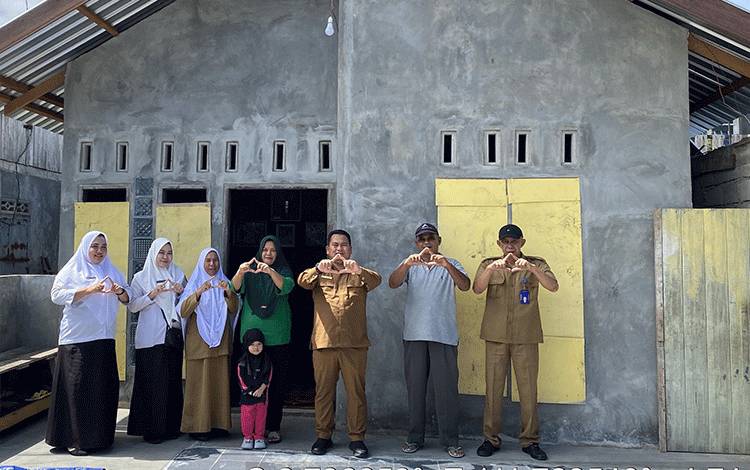 Pemkab Kobar Salurkan Bantuan Rumah Layak Huni Sebanyak 88 Unit di 2025