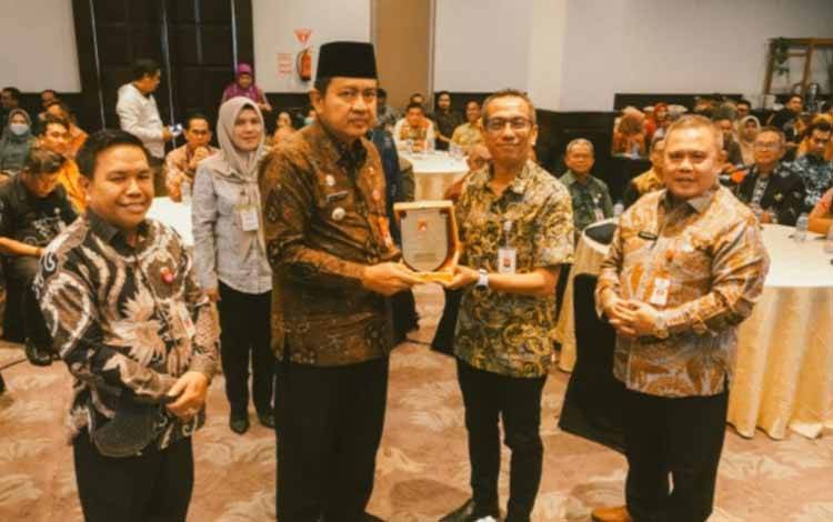 Buka Bimtek Penyusunan Renstra, Pj Bupati Kobar: SDM Punya Peran Sangat Penting