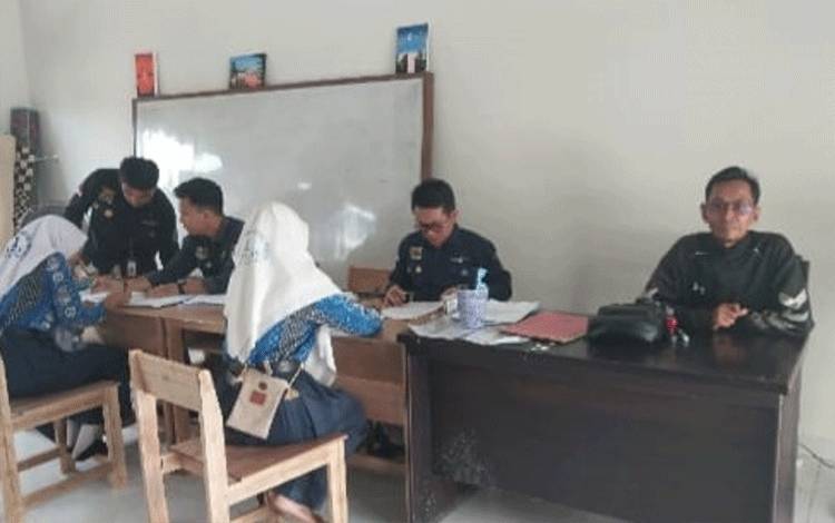 MTsN 1 Kapuas Salurkan Bantuan Sosial PIP Tahap Dua untuk Peserta Didik