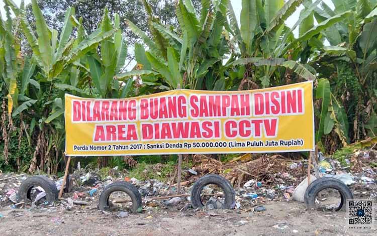 Banyaknya Pembuang Sampah Sembarangan, Warga RT 13 Sidorejo Pasang Spanduk Sanksi Denda Rp50 Juta