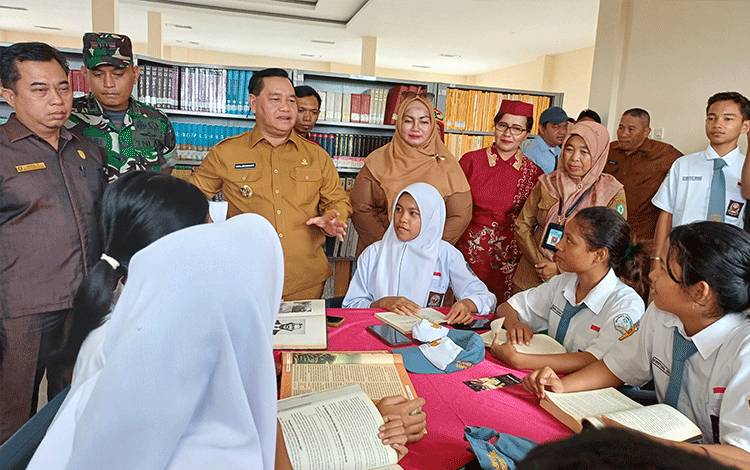 Bupati Kotim Resmikan Gedung Fasilitas Layanan Perpustakaan Umum