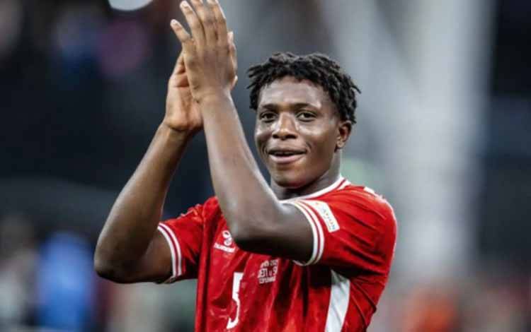 Manchester United Incar Bek Kiri Patrick Dorgu dari Lecce