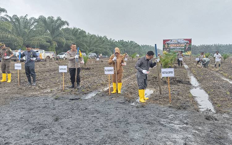 Polres Pulang Pisau Launching Tanam Jagung Serentak