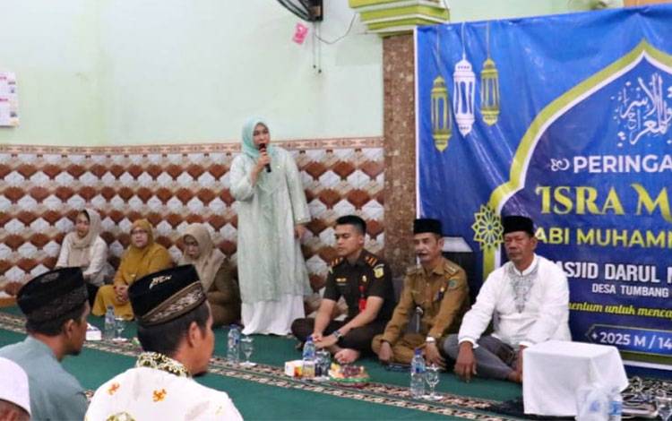 Ini Pesan Pj Bupati Pulang Pisau Pada Peringatan Isra Mi'raj di Desa Tumbang Nusa