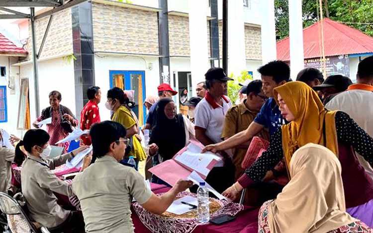 511 Sertifikat PTSL Diserahkan di Desa Kandui, Kecamatan Gunung Timang