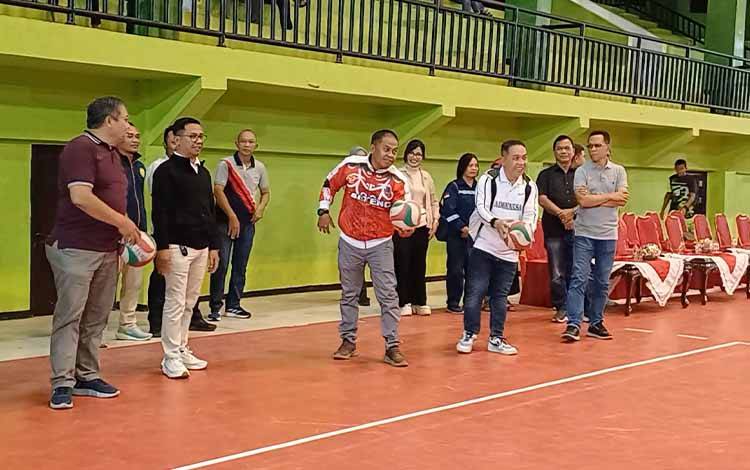 32 Tim Ikuti Turnamen Voli Peringatan HUT Korpri ke-53 dan HUT ke-72 Kotim