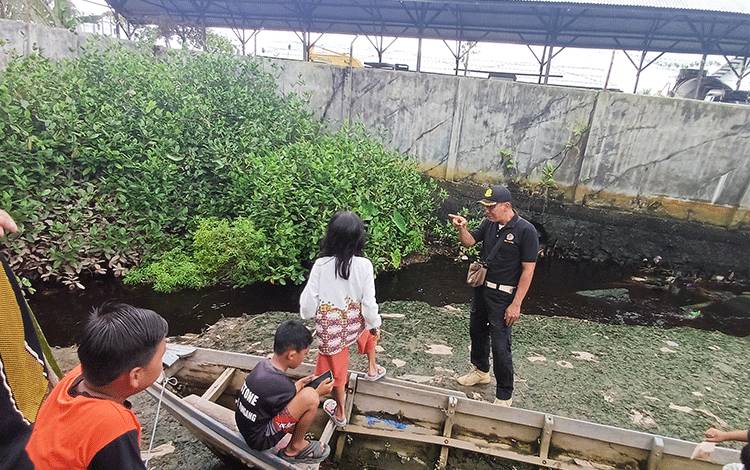 Lokasi Warga Beri Makan Buaya di Sungai Mentawa Sampit Memang Kerap Muncul