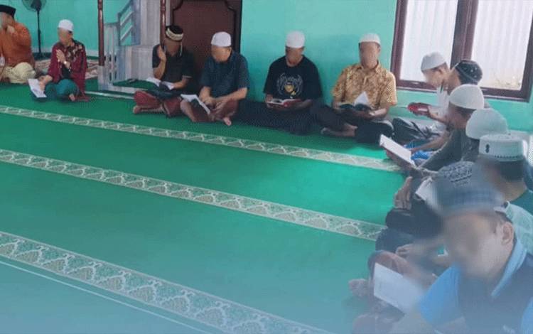 Jalani Masa Tahanan Dengan Memperbaiki Diri, WBP Rutan Kapuas Khusyuk Laksanakan Yasinan