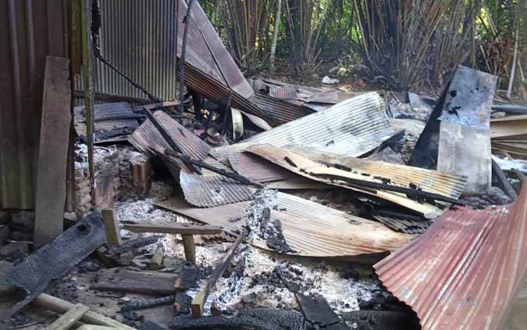 Sebuah Rumah di Desa Haringen Barito Timur Ludes Terbakar
