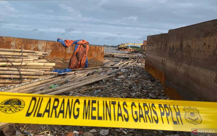 Menteri LH Segel Area Reklamasi Perairan Pal Jaya Bekasi