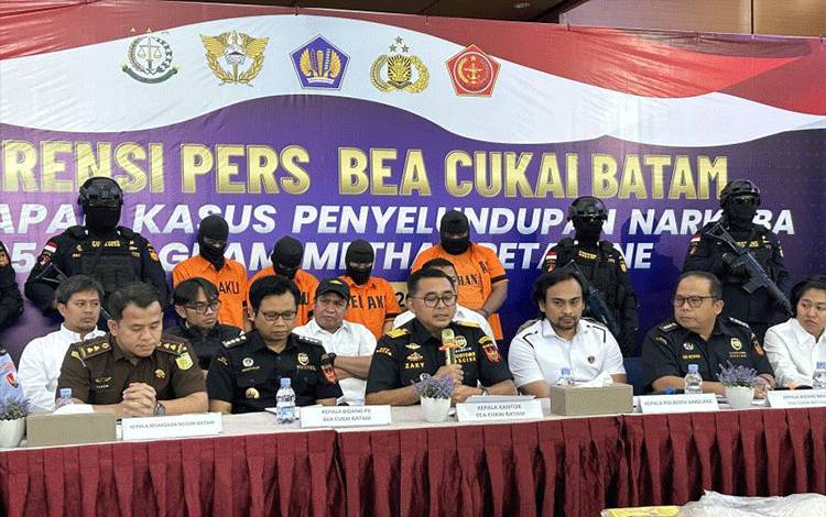 Pasangan Kekasih Selundupkan 10,9 Kg Narkoba
