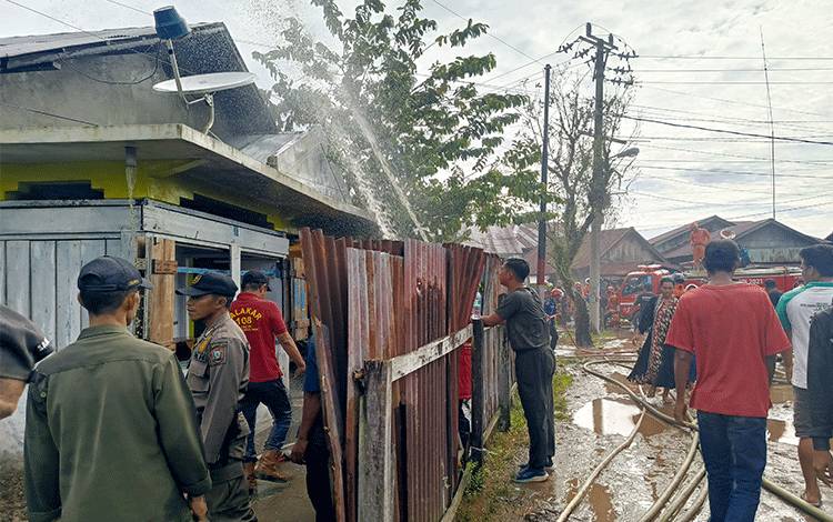 Damkarmat Belum Bisa Pastikan Penyebab Kebakaran yang Terjadi di Kamar 20 Sampit