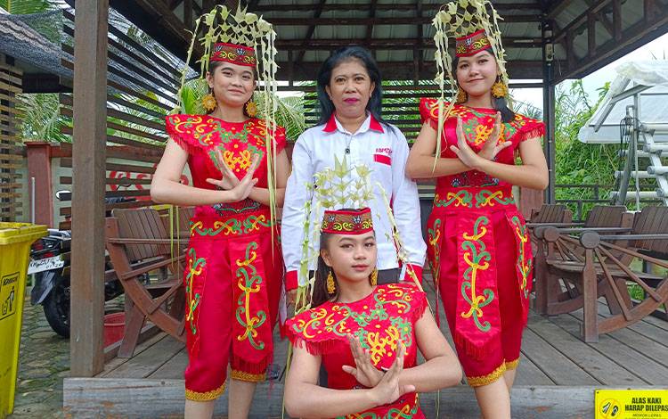 Lestarikan Seni Budaya Dayak, Ini yang Dilakukan Sanggar Tari Buluh Merindu Pulang Pisau