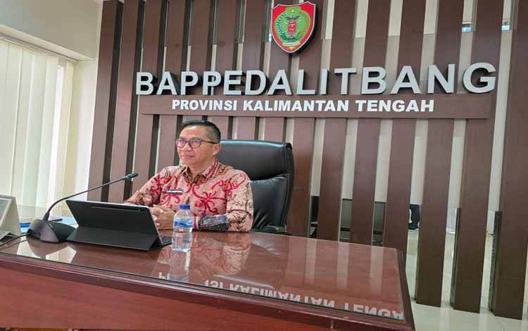 Kepala Bapperida Kalteng Sampaikan Sambutan dalam Orientasi Penyusunan RKPD Kobar 2026 Secara Daring