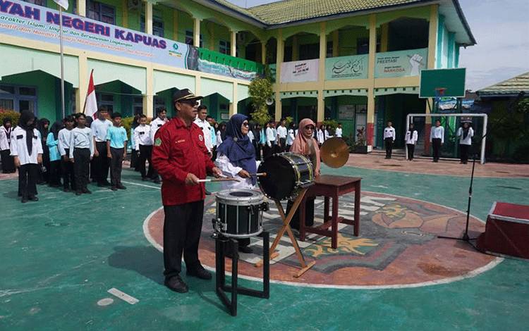 Anggota Baru Marching Band Gema Insan Cita MAN Kapuas Resmi Dikukuhkan