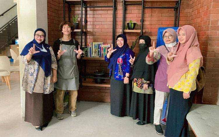 Inovasi Dispursip Kobar Tingkatkan Literasi Masyarakat dengan Pojok Buku di Sejumlah Kafe