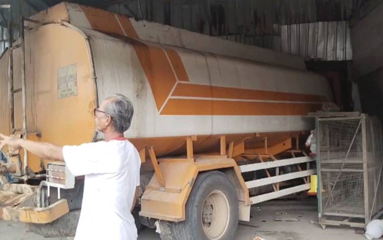 Truk Fuso Tabrak Rumah dan Ruko Warga di Sampit, Diduga Rem Blong
