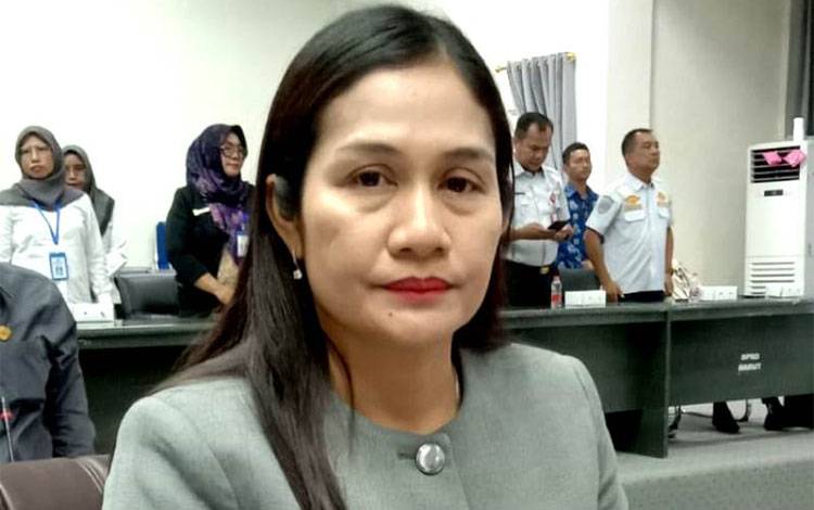 Dewan Dorong IKM Rotan Barito Utara Terus Berinovasi dan Naik Kelas