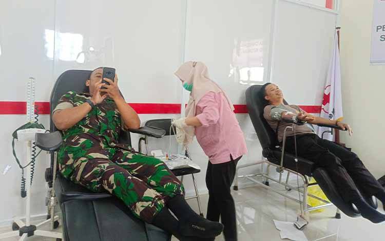 Koramil Pulpis dan PMI Gelar Donor Darah Peringati Hari Jadi ke-79 Persit