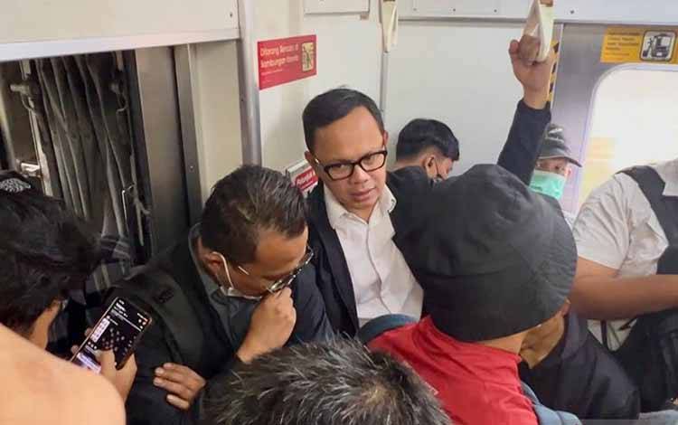 Wamendagri Tak Mempermasalahkan Pejabat Gunakan Transportasi Umum