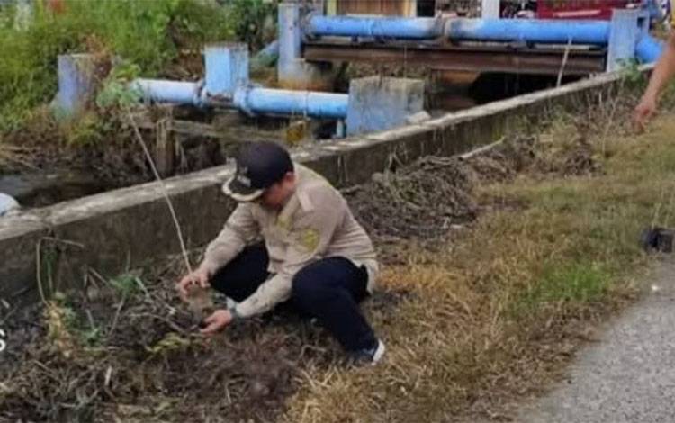 Kelurahan Selat Utara Peringati HPSN dengan Aksi Bersih-Bersih Hingga Tanam Pohon