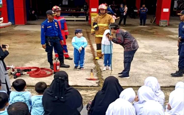 Disdamkarmat Barut Gelar Fun dan Edukasi: Mengenal Profesi dan Pencegahan Kebakaran Sejak Dini