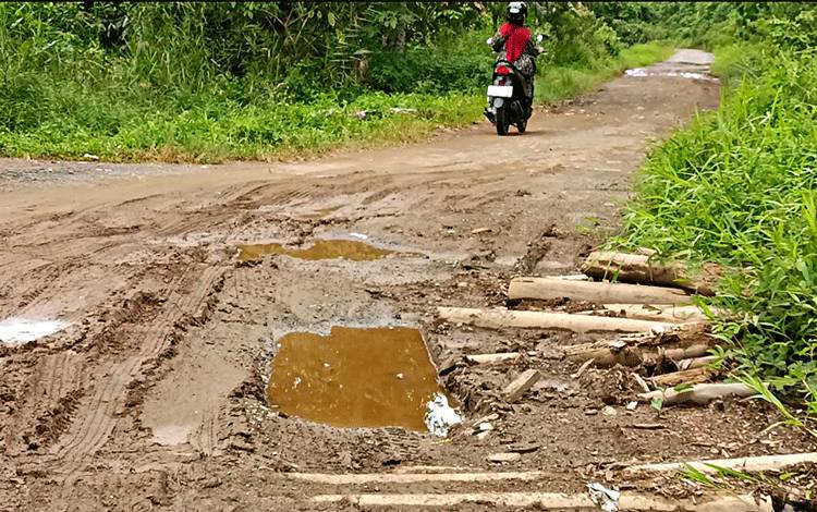 Akses Jalan Handel Balimau Rusak