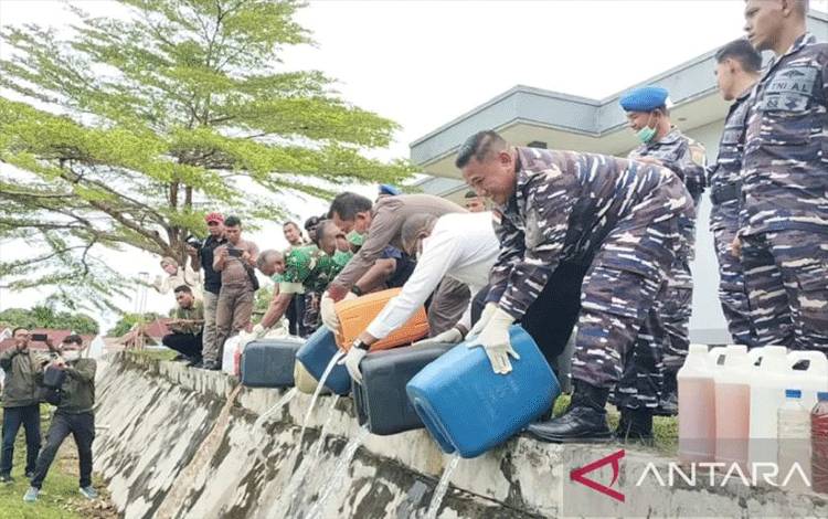 TNI AL Amankan 1 Ton Minuman Keras Selundupan