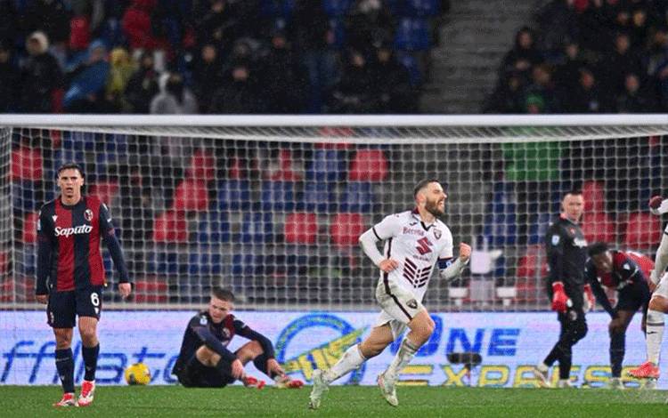 Drama Lima Gol Warnai Kemenangan Bologna atas Torino