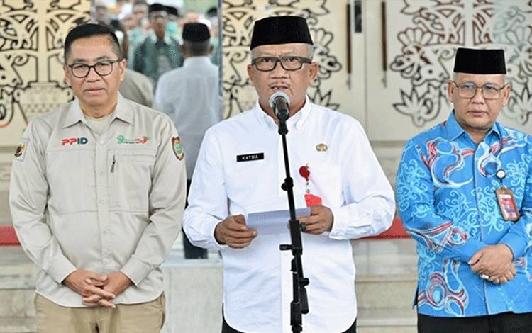 Katma F Dirun Ingatkan Kekhusyukan Peserta Wisata Religi Kalteng