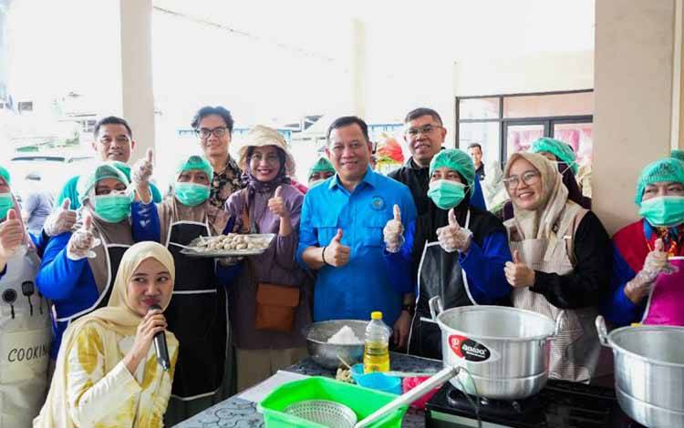 KKP Latih Istri Nelayan Terdampak Pagar Laut Tangerang jadi Wirausaha