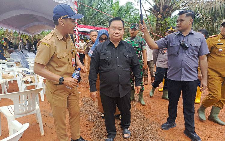 Dinas PUPR Kotim Siap Tindak Lanjuti Laporan Jalan Berbahaya